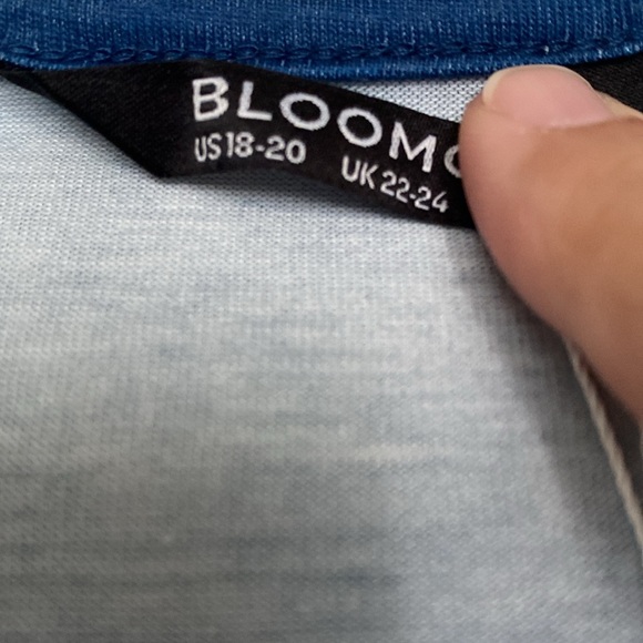 New with tags! Striped Contrast Round Neck T-Shirt - Picture 2 of 7